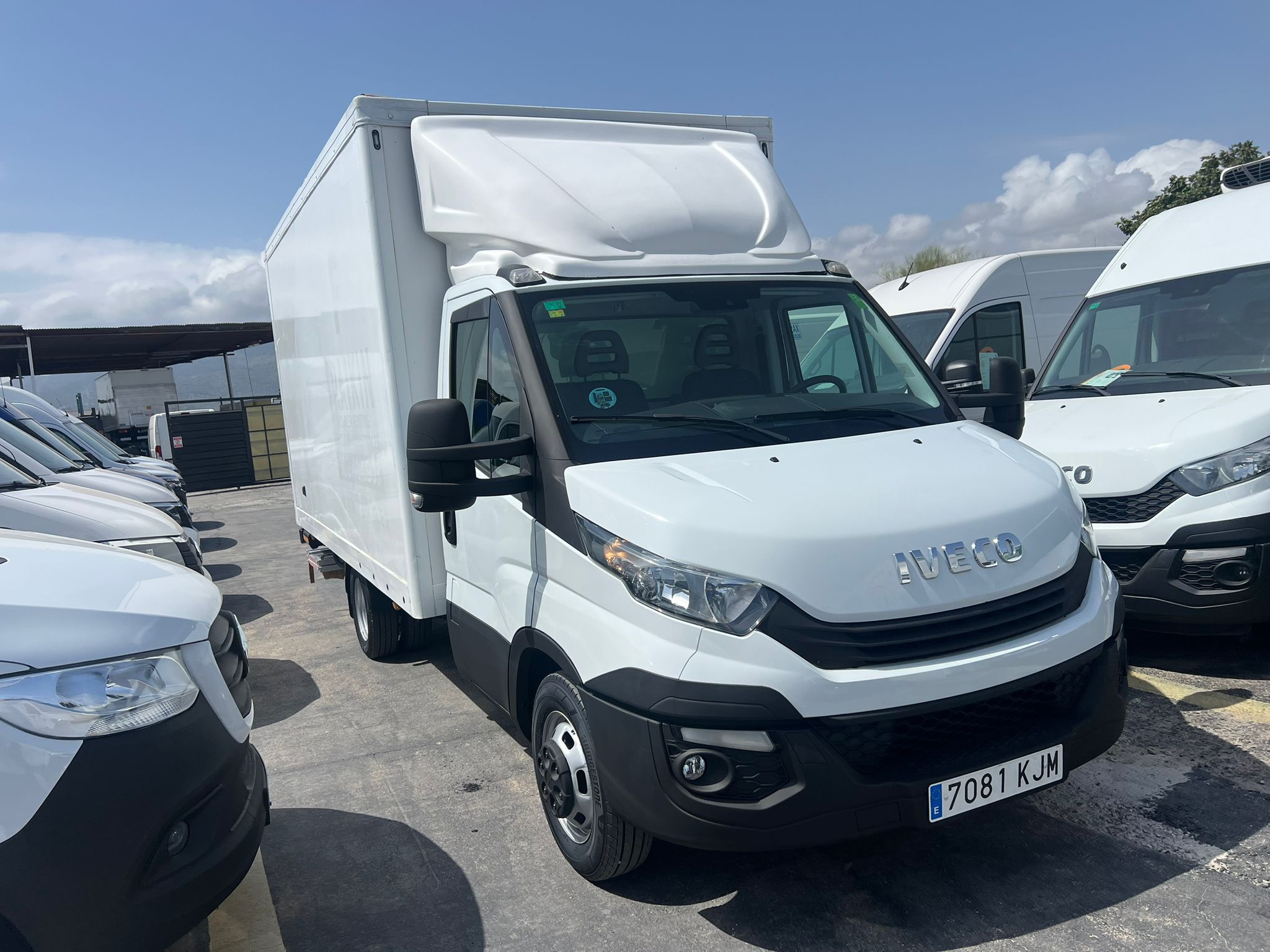 IVECO Daily 35C14 PAQUETERO RAMPA RETRACTIL