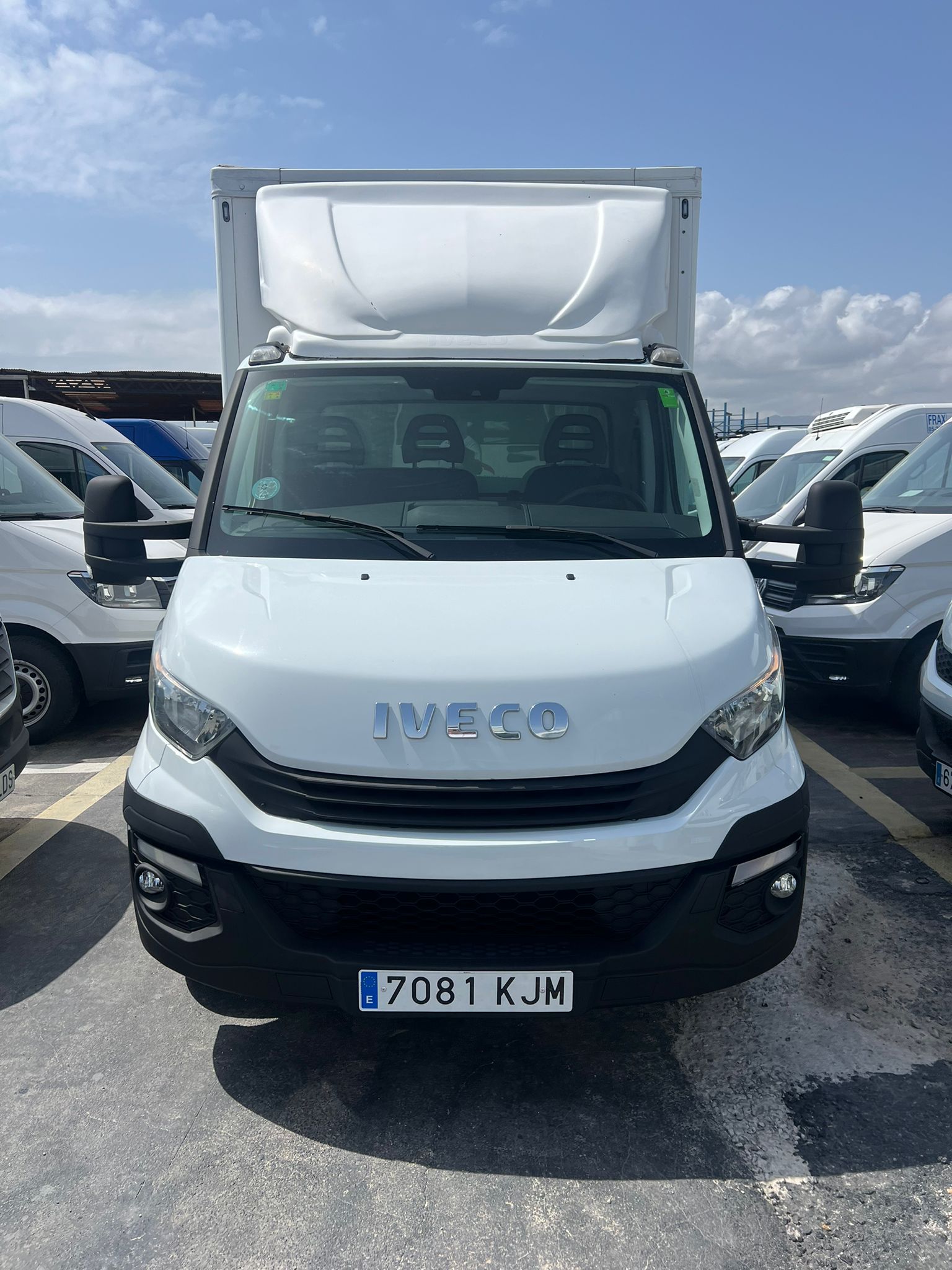 IVECO Daily 35C14 PAQUETERO RAMPA RETRACTIL