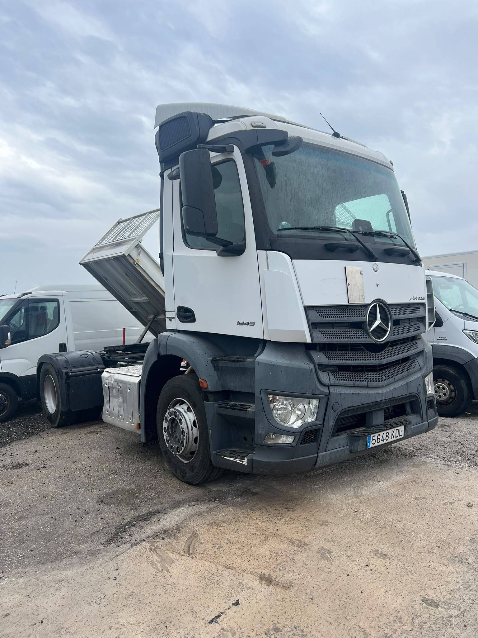 Mercedes-Benz Arocs 1845 cabeza tractora