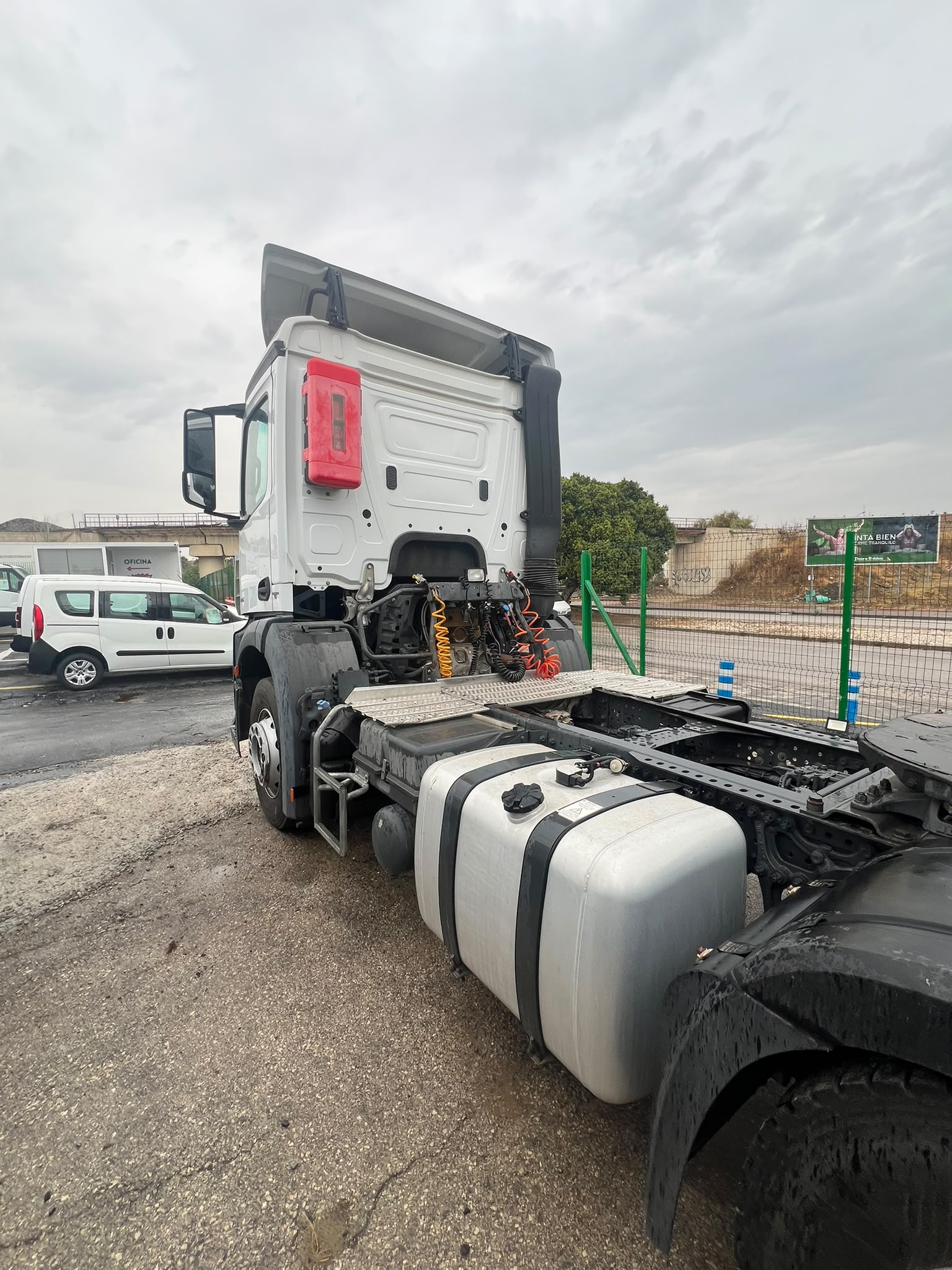 Mercedes-Benz Arocs 1845 cabeza tractora