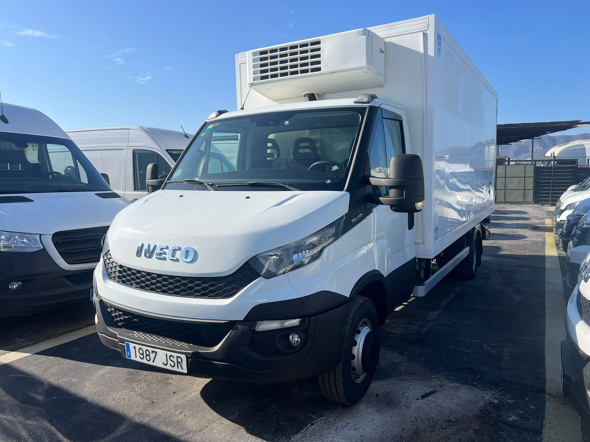 IVECO Daily 70C17 RAMPA ELEVADORA camión frigorífico