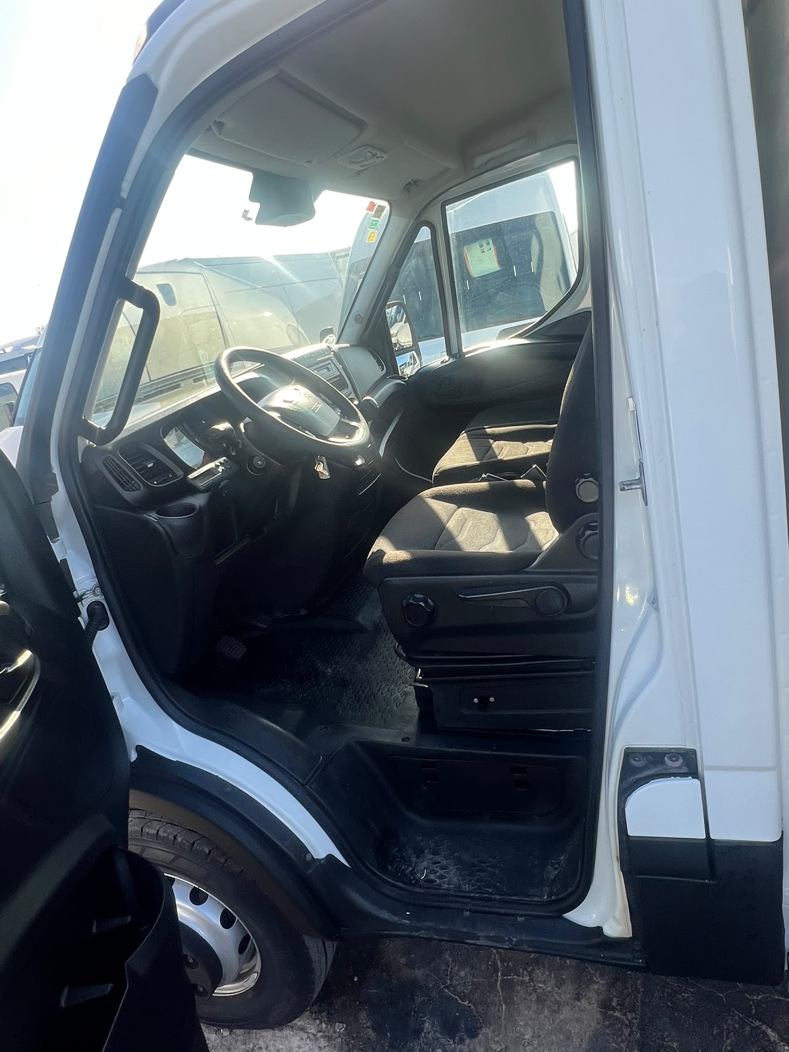 IVECO Daily 70C17 RAMPA ELEVADORA camión frigorífico