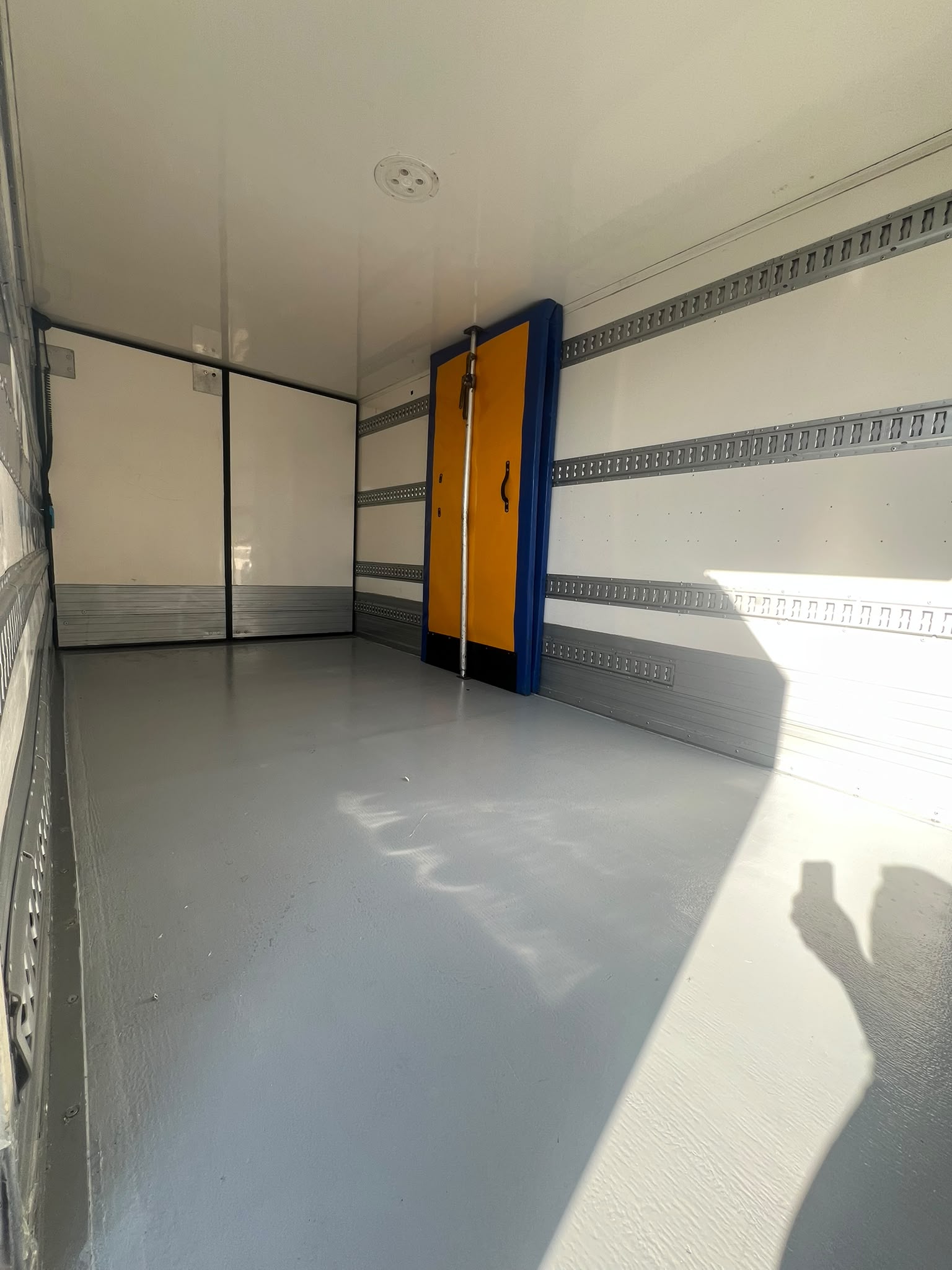 IVECO Daily 70C17 RAMPA ELEVADORA camión frigorífico