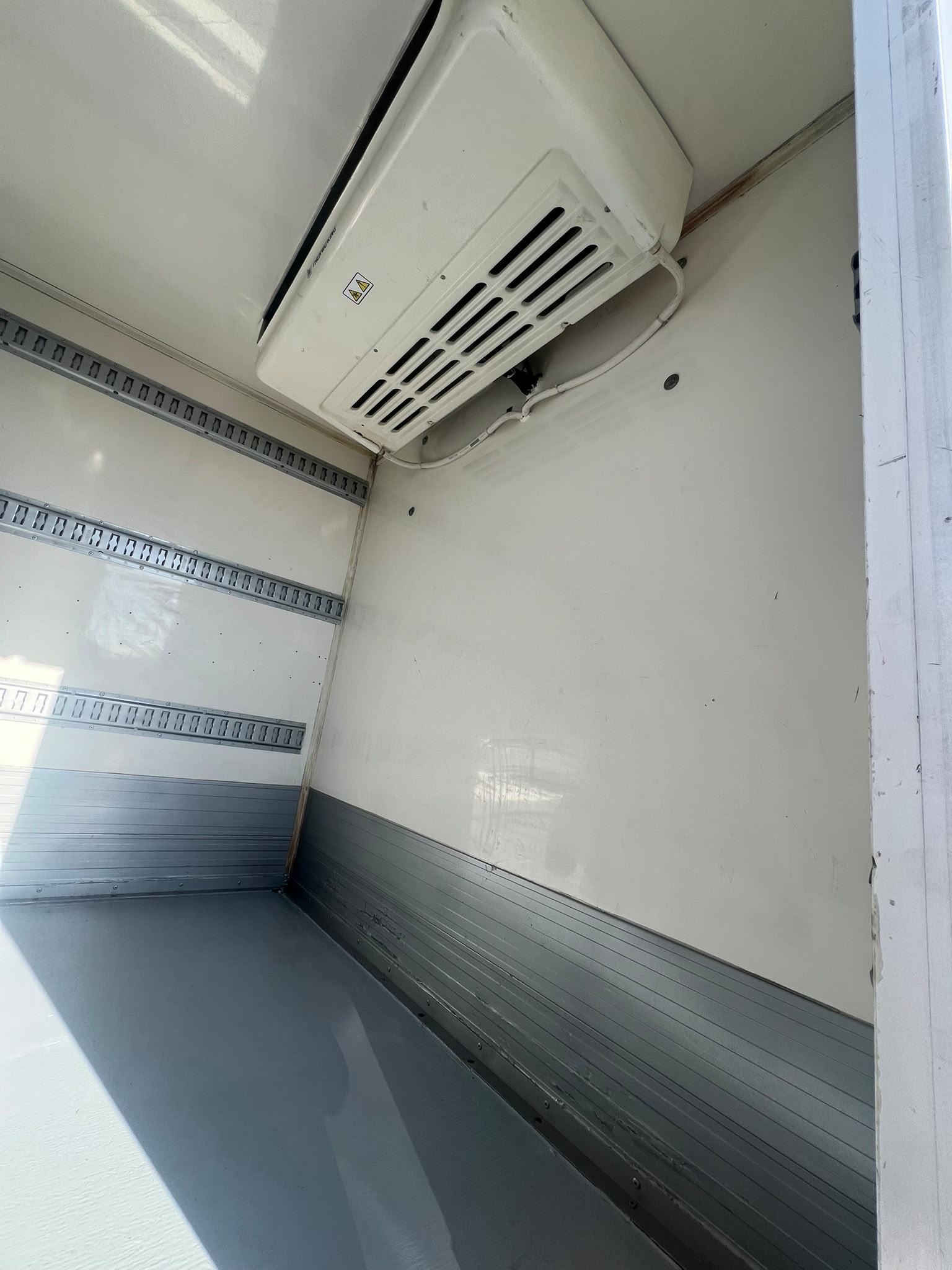 IVECO Daily 70C17 RAMPA ELEVADORA camión frigorífico