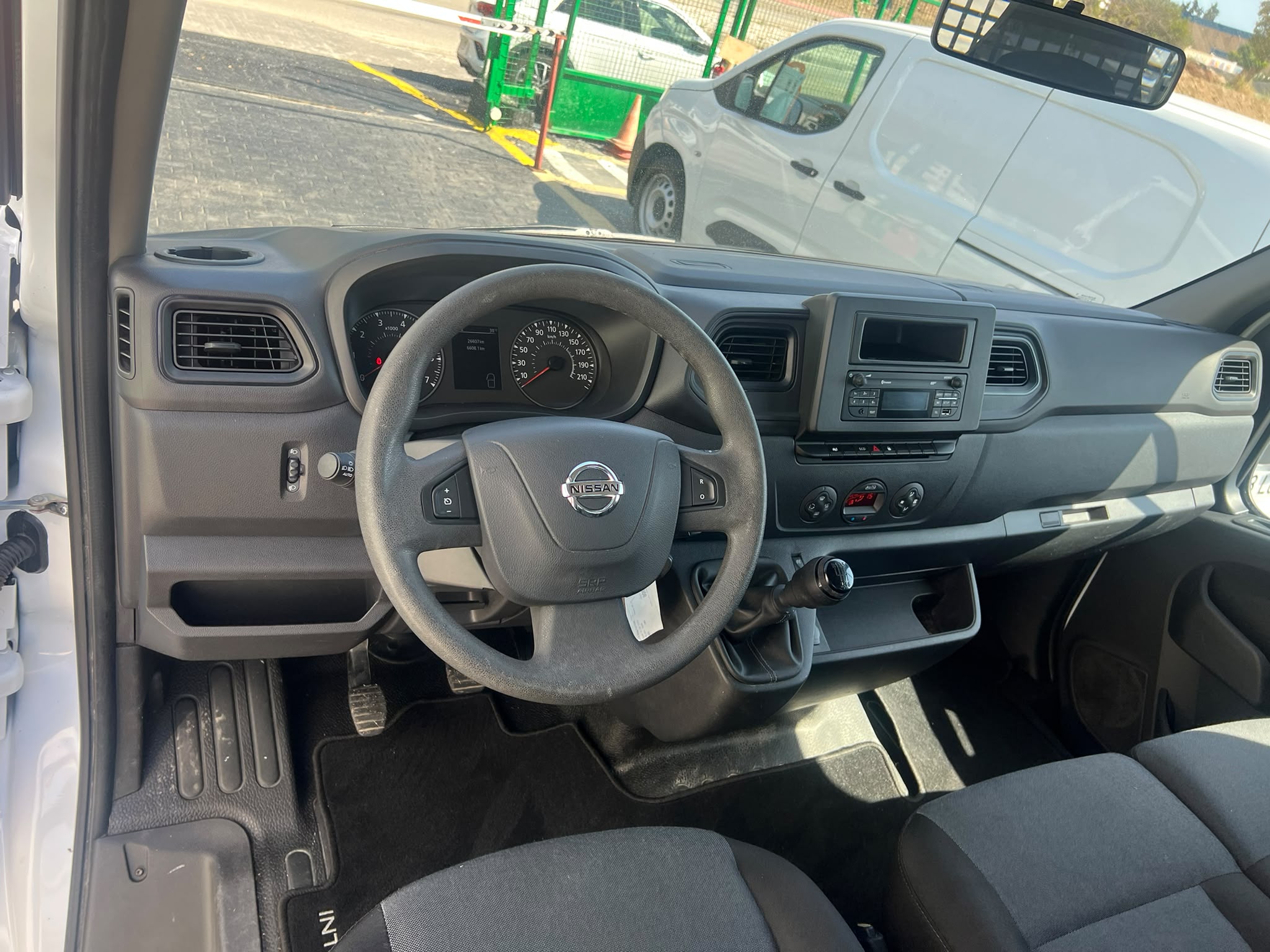 Nissan NV400 3.5TN BASCULANTE camión chasis