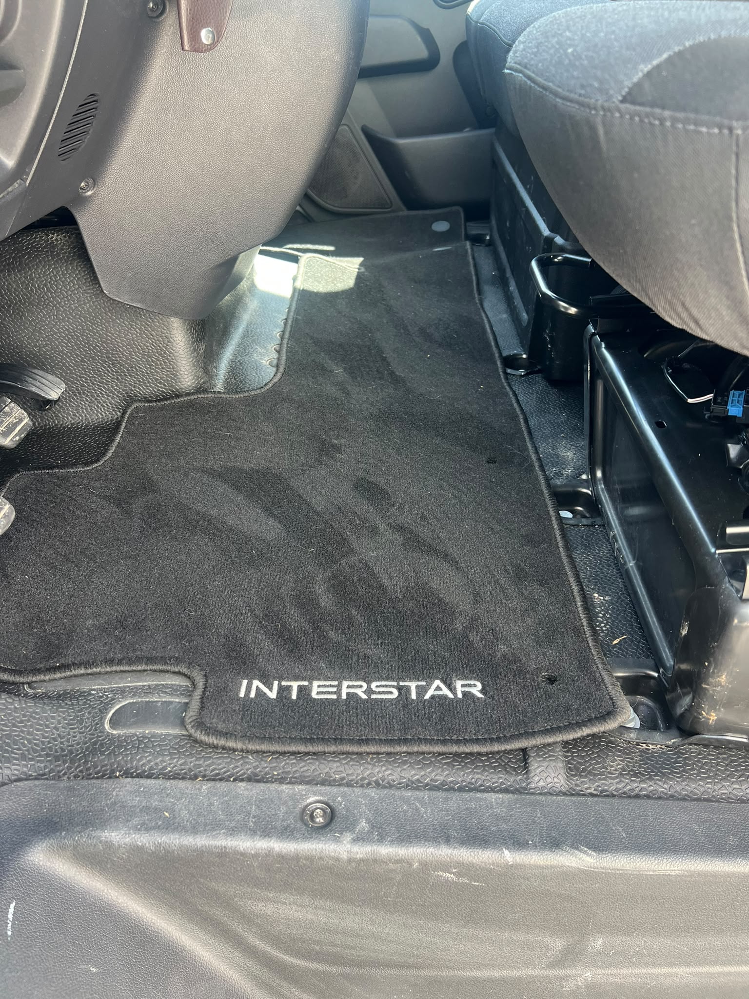 Nissan NV400 3.5TN BASCULANTE camión chasis