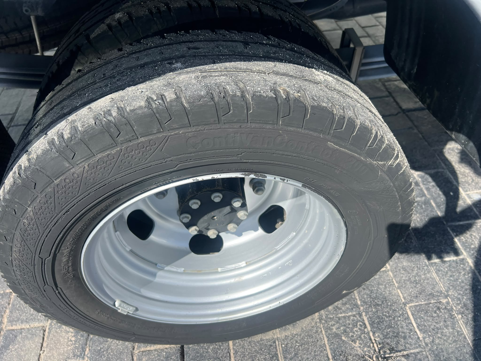 Nissan NV400 3.5TN BASCULANTE camión chasis
